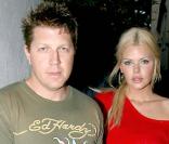 Sophie Monk, au bras d'un inconnu, dans le quartier de Beverly Hills, à Los Angeles, le 3 août 2009 !