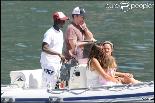 Matt Damon, Don Cheadle et leurs compagnes Luciana (avec Isabella) et Bridgid 