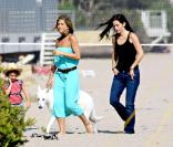 Jennifer Aniston a eu un beau vélo en cadeau. Et le chien, on en fait quoi, alors ?