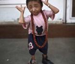 Khagendra Thapa Magar mesure 59 cms, il est l'homme le plus petit du monde !