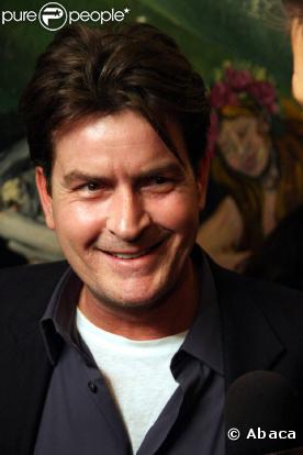 D'après le magazine TV Guide, Charlie Sheen est l'acteur TV le mieux payé aux USA. Ilgagne 875 000 dollars par épisode de Mon Oncle Charlie.