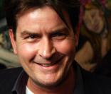 D'après le magazine TV Guide, Charlie Sheen est l'acteur TV le mieux payé aux USA. Ilgagne 875 000 dollars par épisode de Mon Oncle Charlie. 