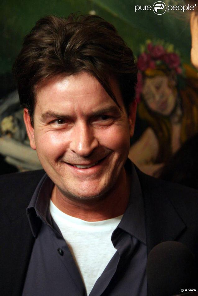 D'après le magazine TV Guide, Charlie Sheen est l'acteur TV le mieux payé aux USA. Ilgagne 875 000 dollars par épisode de Mon Oncle Charlie. 
