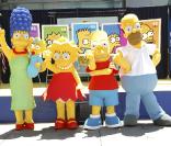 D'après le magazine TV Guide, les doubleurs des Simpsons gagnent eux aussi 400 000 dollars... Il y a des jours où l'on peut se demander pourquoi on n'a pas la voix de Marge... 