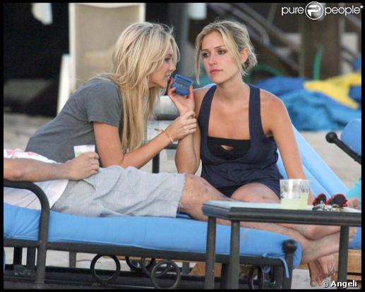 Les héroïnes de l'émission d'MTV , The Hills , sont à la plage... Magnifiques, n'est ce pas ?