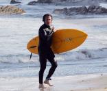 Sean Penn s'éclatant sur sa planche de surf le 26 juillet 2009 sur la plage de Zuma à Los Angeles