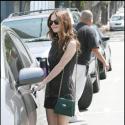 Rachel Bilson a retrouvé son joli sourire et... a adopté la combi !