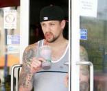 Joel Madden s'offre une boisson protéinée dans West Hollywood
