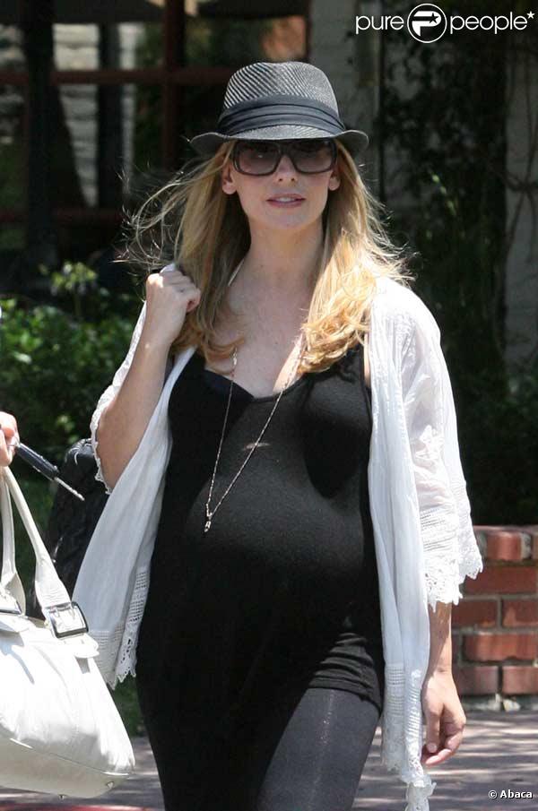 Sarah Michelle Gellar très enceinte va déjeuner à Calabasas