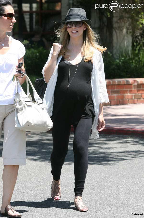 Sarah Michelle Gellar très enceinte va déjeuner à Calabasas