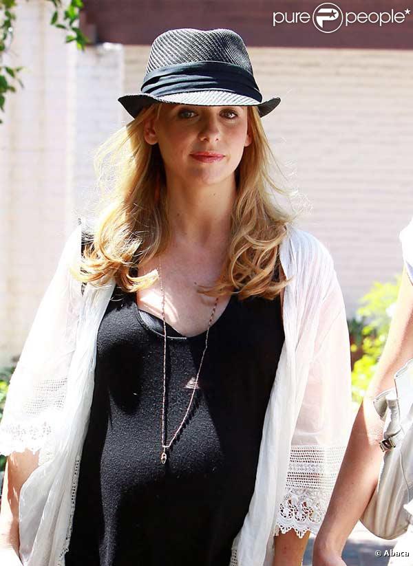 Sarah Michelle Gellar très enceinte va déjeuner à Calabasas