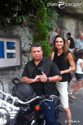 Rania de Jordanie et le roi Abdullah sur leur moto 