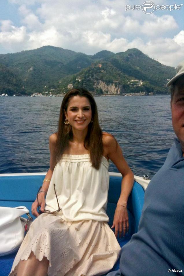 Rania de Jordanie sur sa barque, glamour toujours... 