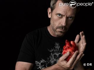 Dr House (Hugh Laurie) est un médecin arrogant et asocial. Ce personnage antipathique et cynique n'aime personne, mais tout le monde l'adore !