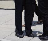 Oups... les chaussures de Sigourney Weaver c'est pas terrible !