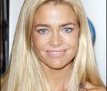 Denise Richards lors du lancement de la ligne Myzos à Santa Monica (22 août 2009)