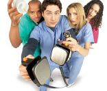 Scrubs : Découvrez les nouveaux personnages qui vont remplacer JD, Elliott, Carla et Janitor !