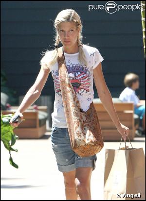 Tori Spelling à Malibu le 25 août 2009