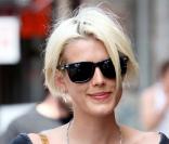 Agyness Deyn se balade avec un ami sur Lafayette Street à New York le 4 septembre 2009