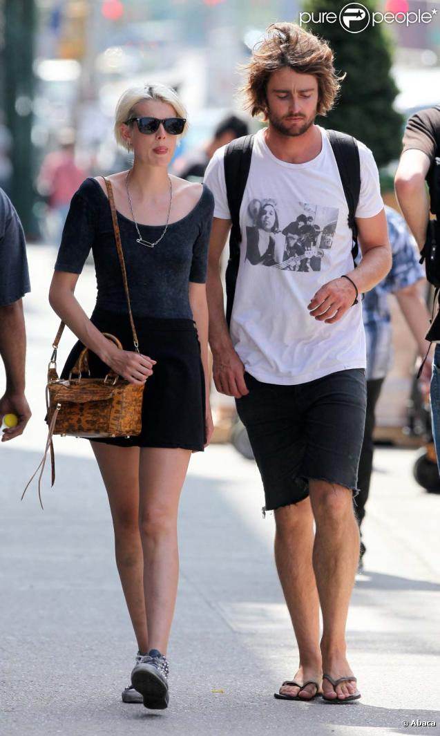 Agyness Deyn se balade avec un ami sur Lafayette Street à New York le 4 septembre 2009