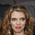 Sylvie Tellier bien enceinte, Chloé Mortaud décolletée et Frédérique Bel très courte... c'est charmant !