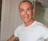 Jean-Claude Jitrois a prouvé que son nouveau jean 5 poches en cuir était résistant ! 