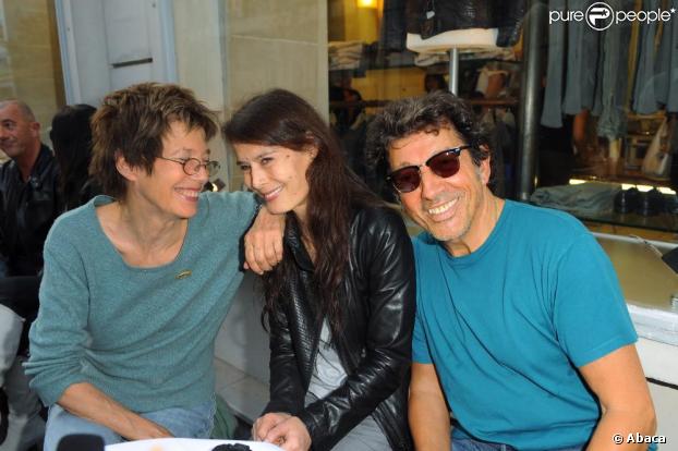 Jane Birkin et Bambou avec le photographe Tony Frank à la soirée-exposition en l'honneur de Serge Gainsbourg le 10/10/09 à Paris