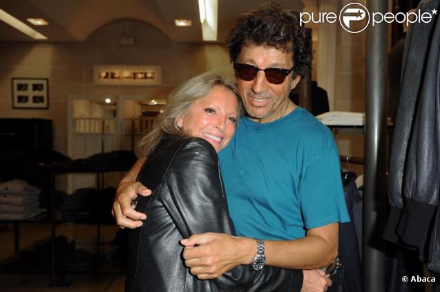 Véronique Sanson et Tony Frank à la soirée-exposition en l'honneur de Serge Gainsbourg le 10/10/09 à Paris