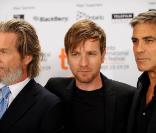 George Clooney, avec Jeff Bridges et Ewan McGregor, a tenu une conférence de presse pour présenter The Men Who Stare At Goats au festival de Toronto, le 11 septembre 2009