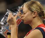 La championne belge Kim Clijters, gagnante de l'US Open, en compagnie de son mari Brian Lynch et de leur fille Jada, sur le court central de Flushing Meadows, à New York, le 13 septembre 2009 !
