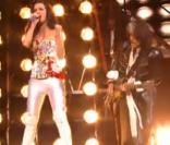 Katy Perry aux MTV Video Music Awards 2009 avec Joe Perry d'Aerosmith dans une reprise de  We will rock you  