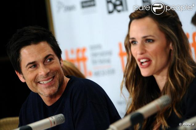 Jennifer Garner simplement radieuse au festival de Toronto au côté de Rob Lowe 
