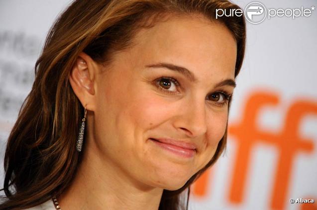 La belle Natalie Portman, à l'occasion de la présentation de  Love and other impossible pursuits , lors du 34e Festival International du Film de Toronto, le 16 septembre 2009 !