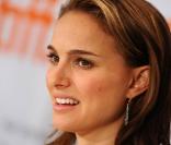 Natalie Portman superbe, à l'occasion de la présentation de  Love and other impossible pursuits , lors du 34e Festival International du Film de Toronto, le 16 septembre 2009 !