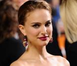 La magnifique Natalie Portman dans un look un peu  too much  mais tellement élégante, à l'occasion de la présentation de  Love and other impossible pursuits , lors du 34e Festival International du Film de Toronto, le 16 septembre 2009 !