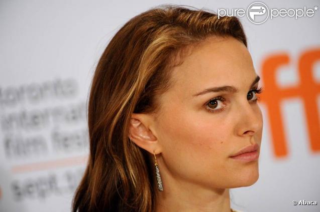 La magnifique Natalie Portman, à l'occasion de la présentation de  Love and other impossible pursuits , lors du 34e Festival International du Film de Toronto, le 16 septembre 2009 !