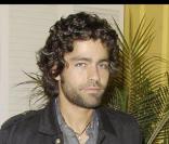 Adrian Grenier quitte le club Troubadour à West Hollywood avec un doggy bag à la main le 13 septembre 2009