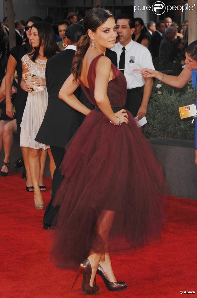 Mila Kunis à la cérémonie des Emmy à Los Angeles le 20/09/09