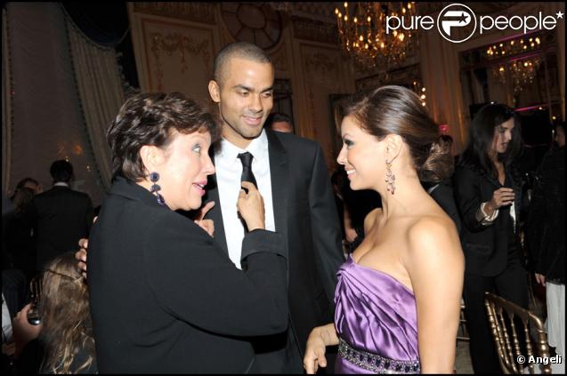 Eva Longoria et Tony Parker ont organisé le premier Par Coeur Gala, le 21 septembre 2009 à l'hôtel Meurice. Ici avec Roselyne Bachelot. 