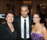Eva Longoria et Tony Parker ont organisé le premier Par Coeur Gala, le 21 septembre 2009 à l'hôtel Meurice. Roselyne bachelot est venue les soutenir dans leur action. 