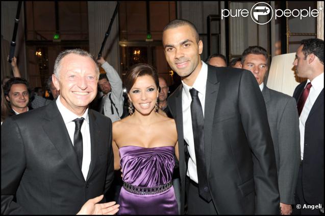 Eva Longoria et Tony Parker ont organisé le premier Par Coeur Gala, le 21 septembre 2009 à l'hôtel Meurice. Ici avec Jean-Michel Aulas. 