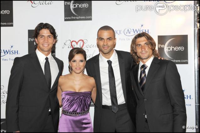 Eva Longoria et Tony Parker ont organisé le premier Par Coeur Gala, le 21 septembre 2009 à l'hôtel Meurice. Ici avec les tennismen espagnols Fernando Verdasco et David Ferrer. 
