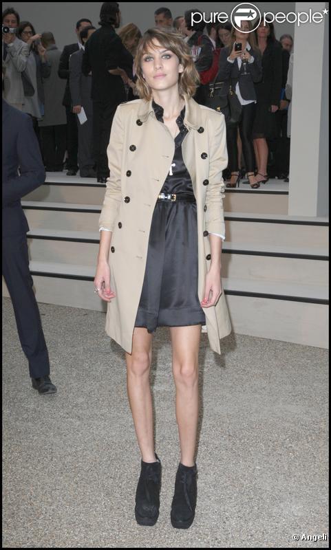 Alexa Chung au défilé Burberry à Londres le 22/09/09