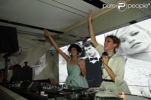 Agyness Deyn et Alexa Chung à la soirée Burberry à Londres le 22/09/09