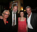 Véronique de Villèle, Jean-Pierre Marielle et Alain Delon sont venus applaudir Anne Roumanoff qui donnait au théâtre des Bouffes Parisiens une représentation exceptionnelle de Bien plus que 20 ans au profit de la fondation IFRAD, le 21/09/09