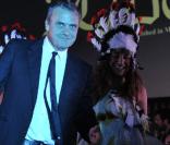 Jean-Charles de Castelbajac et Izia Higelin lors de son défilé JC/DC au VIP Room de Paris (23 septembre 2009)