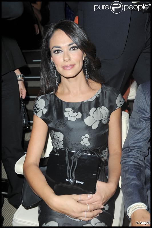 Maria Grazia Cucinotta au défilé Giorgio Armani lors de la Fashion Week italienne à Milan le 24 septembre 2009