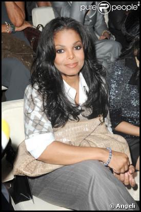 Janet Jackson au défilé Giorgio Armani lors de la Fashion Week italienne à Milan le 24 septembre 2009