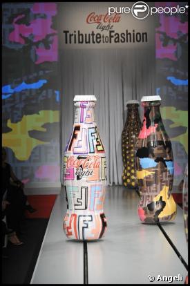 Défilé en l'honneur de Coca Cola Light lors de la Fashion Week de Milan le 24 septembre 2009
