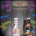 Quand Coca Cola habille ses bouteilles géantes par les plus grands créateurs pour un défilé... c'est Whaou !